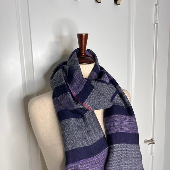 Carolina Amato Women's Fringe Scarf 100% Wool Gray Purple Rectangle 28.5"x75" - Picture 4 of 5